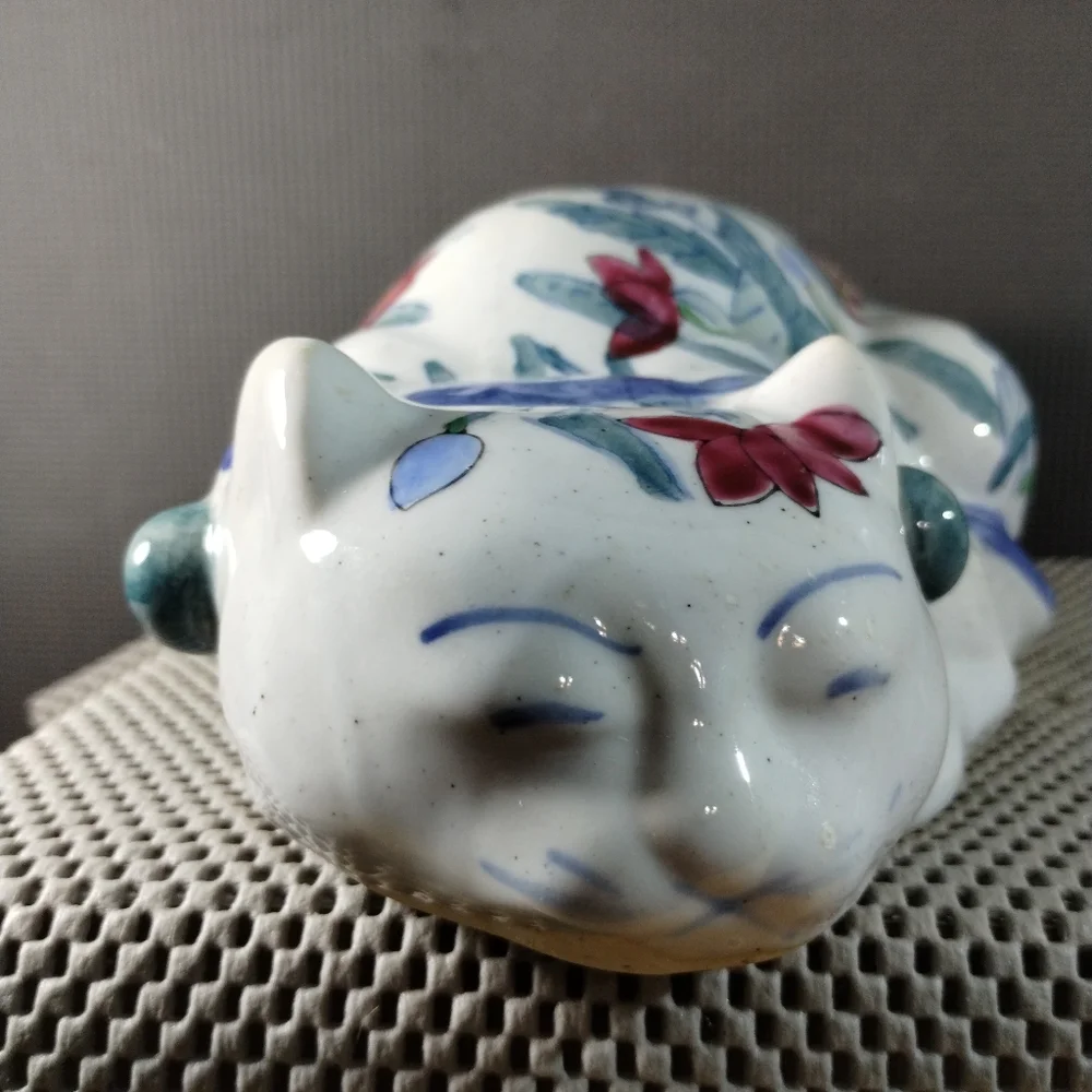 Vintage Chinese Hand Painted Porcelain Floral Sleeping Cat - Picture 9 of 11